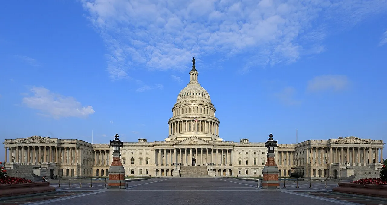 Thematic photograph: US Capitol east side.JPG