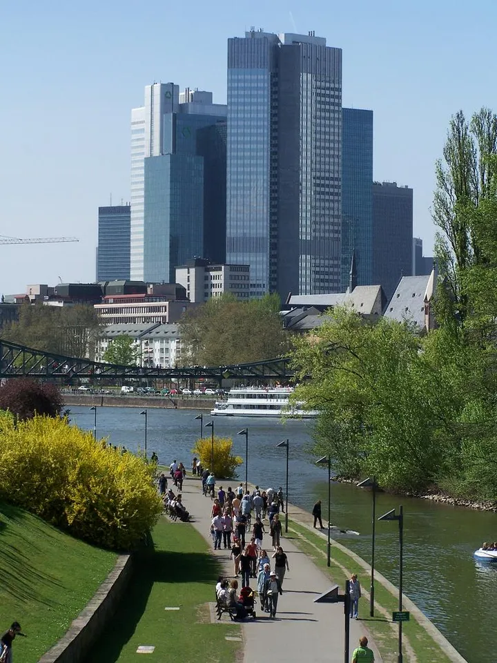 Eurotower-04-09.jpg