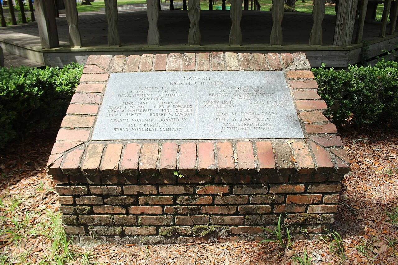 Context photograph: Gazebo memorial, Veteran's Memorial Park of Mayo.jpg