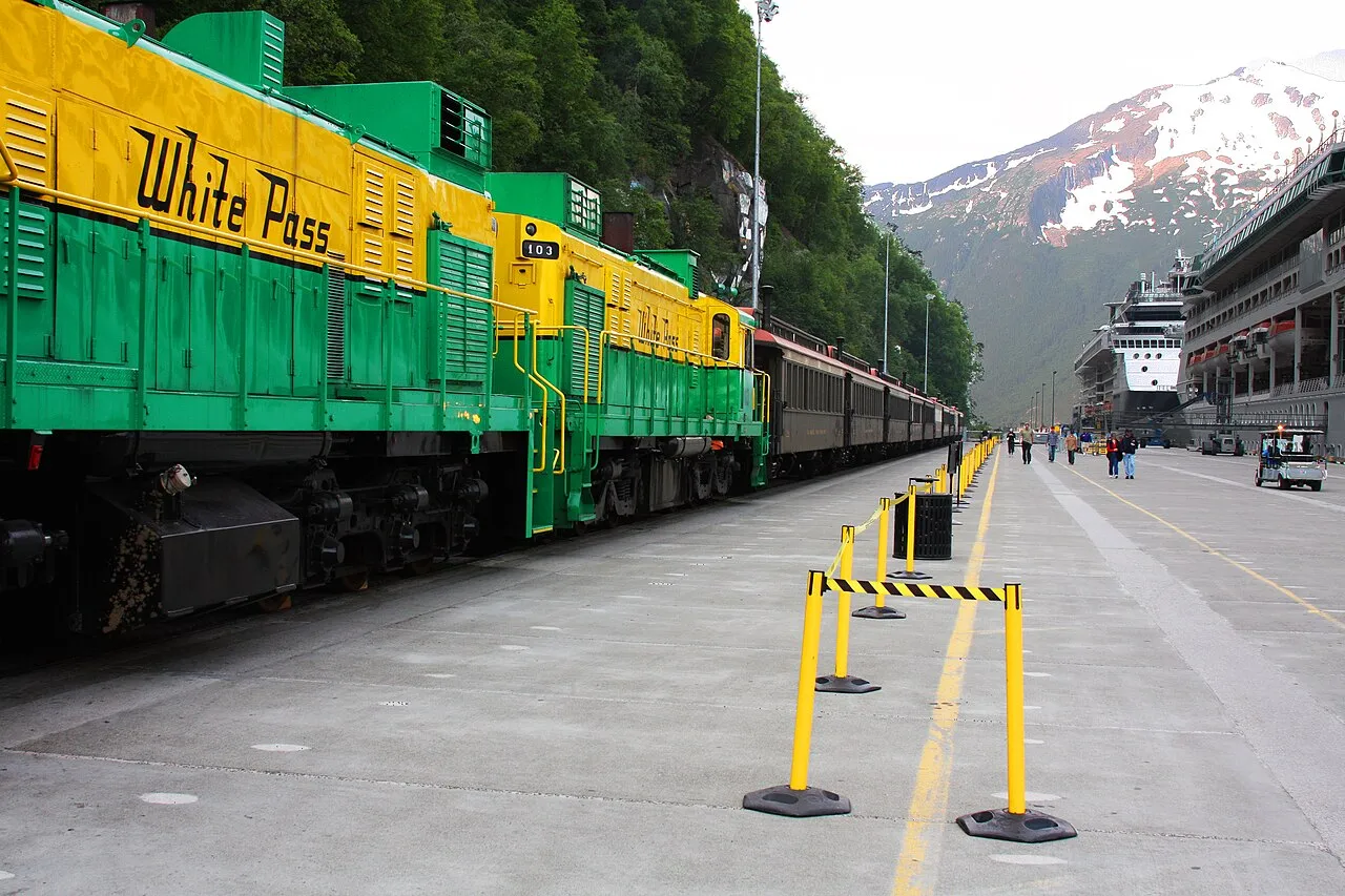 Context photograph: Train and Cruise Ships (3732893182).jpg